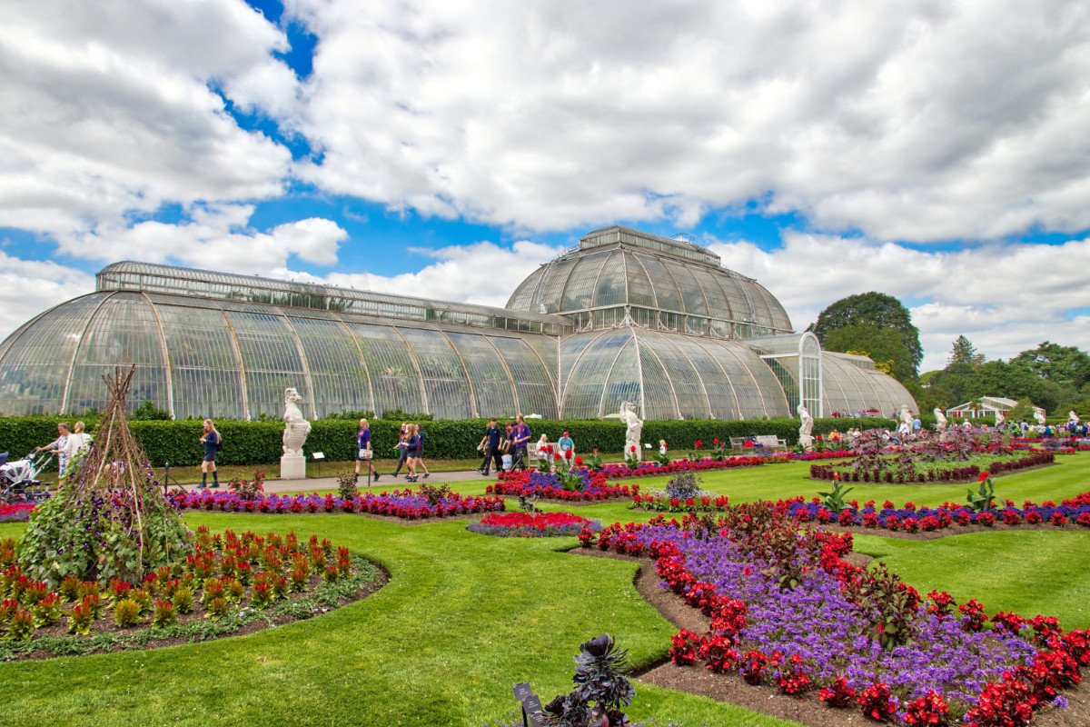 “We garden on our knees”: Kew Theology & Gardening project explores faith, nature and climate